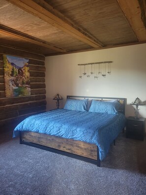 Room - Gorgeous views and hot tub in 1-bedroom cabin located in Glenwood Springs (Glenwood Springs)
