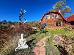 Exterior detail - Gorgeous views and hot tub in 1-bedroom cabin located in Glenwood Springs (Glenwood Springs)
