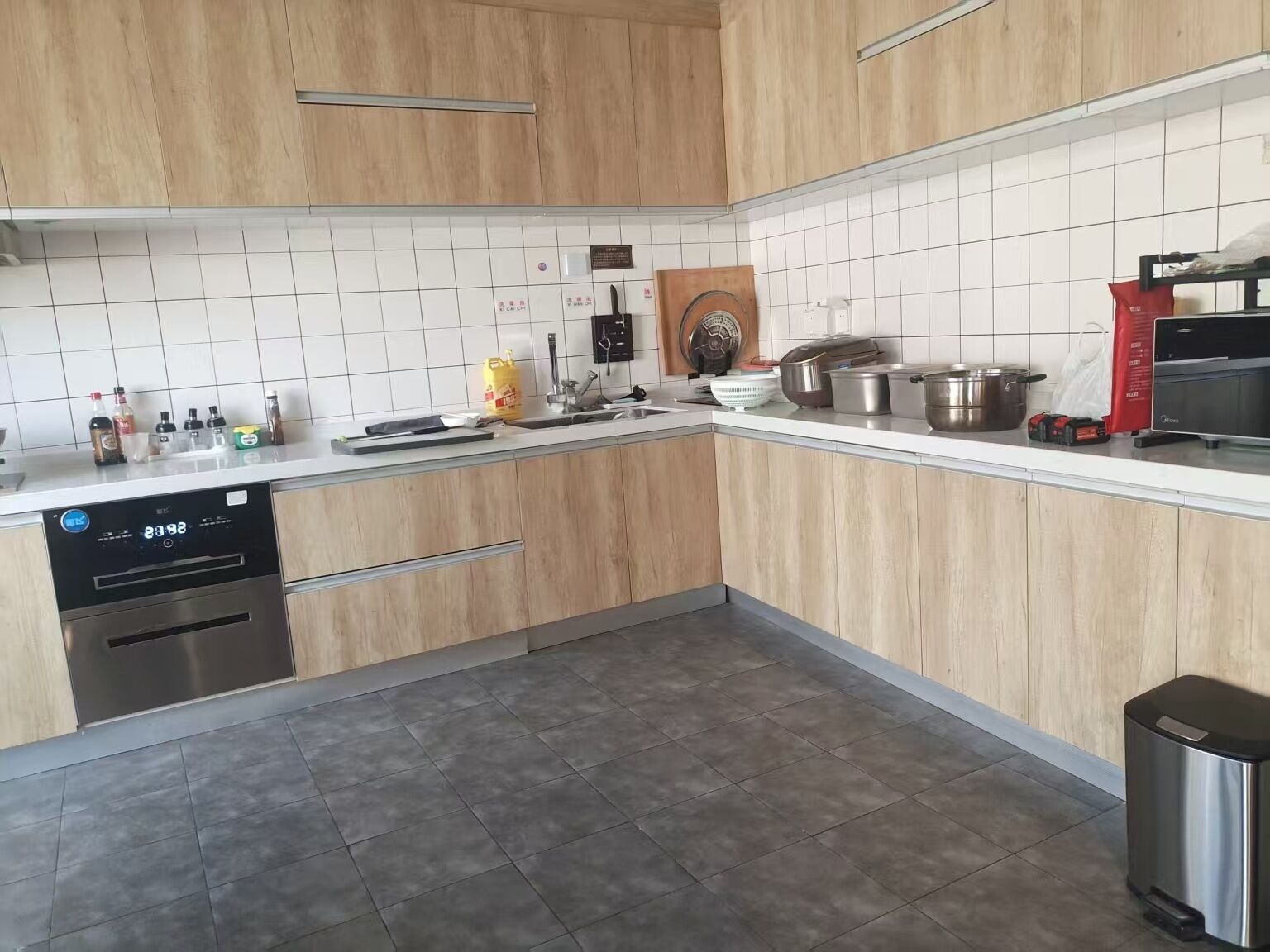 Microwave, oven, dan peralatan masak/sendok-piring