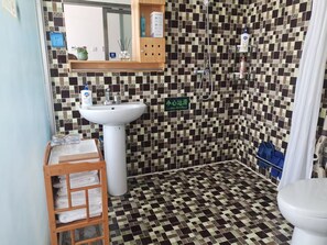 Handtücher, Seife, Shampoo, Toilettenpapier