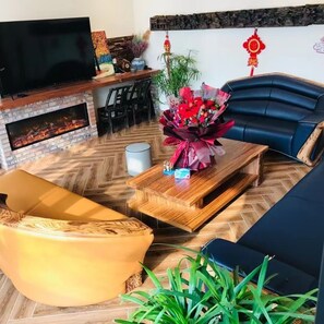 Familienstudio, Balkon, Blick auf den Innenhof | Wohnbereich