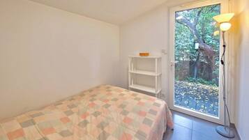 4 chambres, fer et planche à repasser, draps fournis