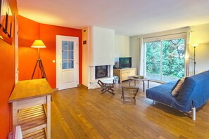 Smart-TV, Kamin, DVD-Player, Tischtennisplatte