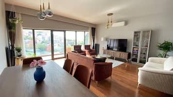 Luxury Apartment, Balcony, City View | Living area