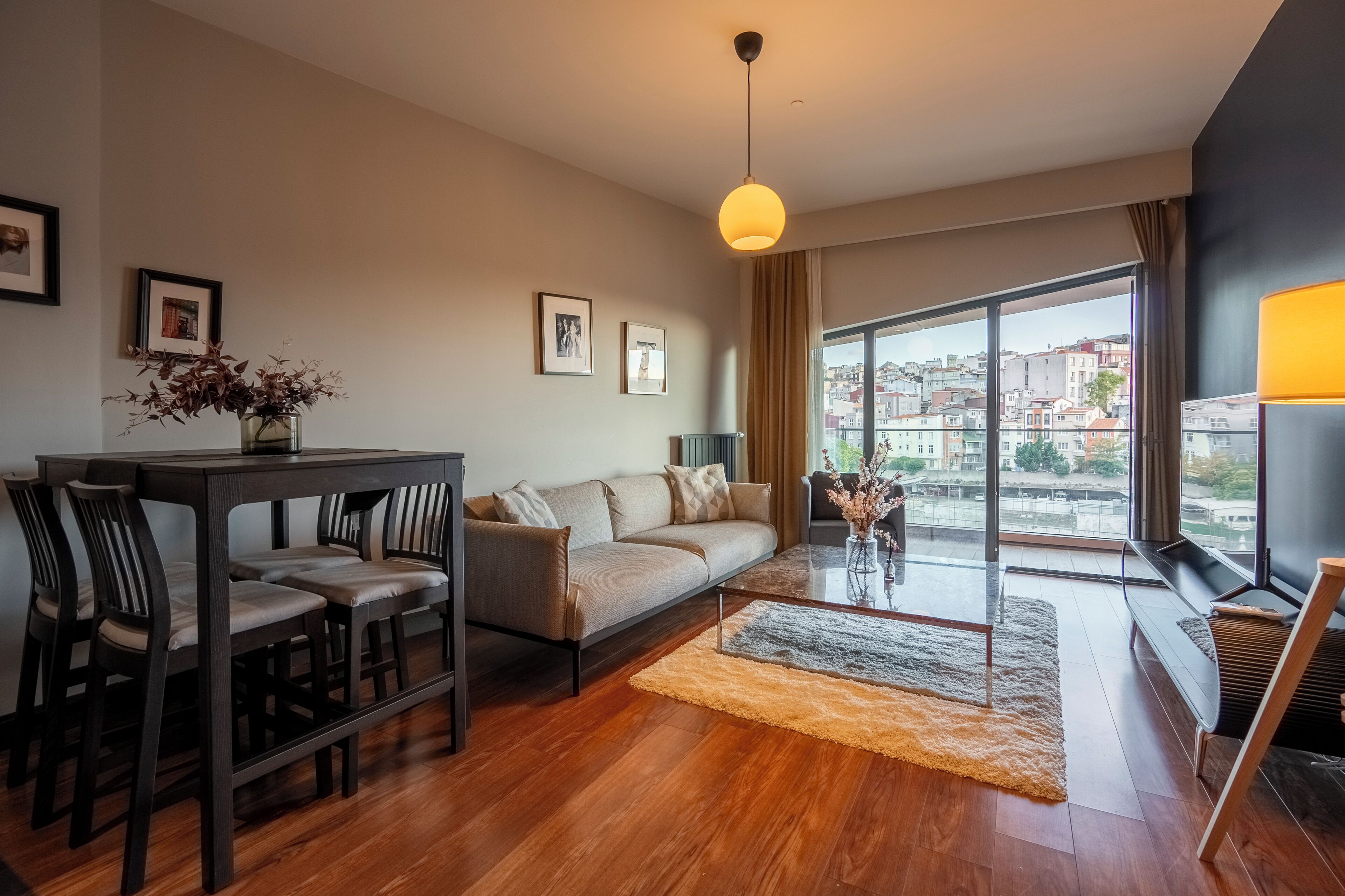 Luxury-Apartment, Balkon, Stadtblick | Wohnbereich