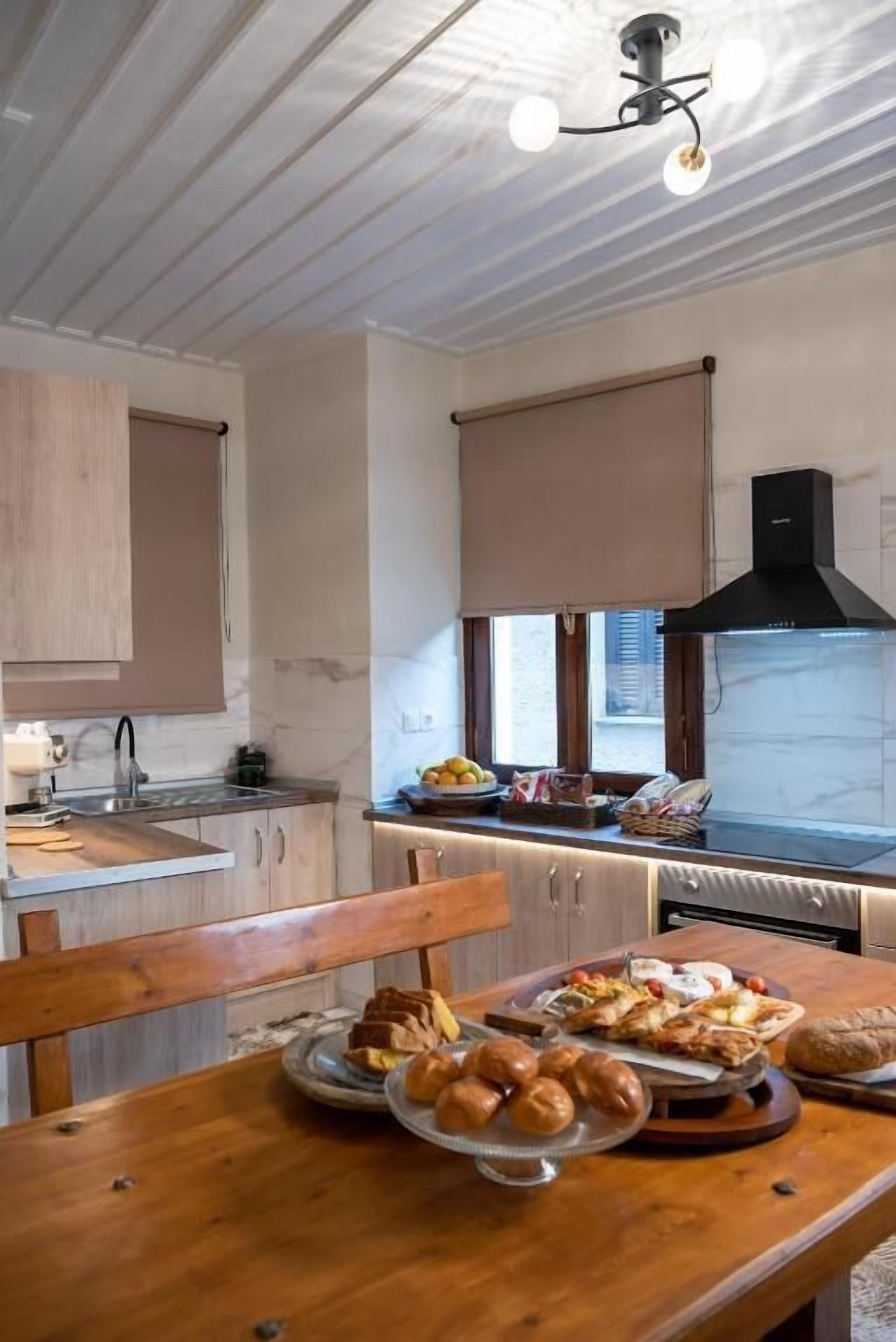 Habitación Confort doble, balcón, vistas al patio | Restauración