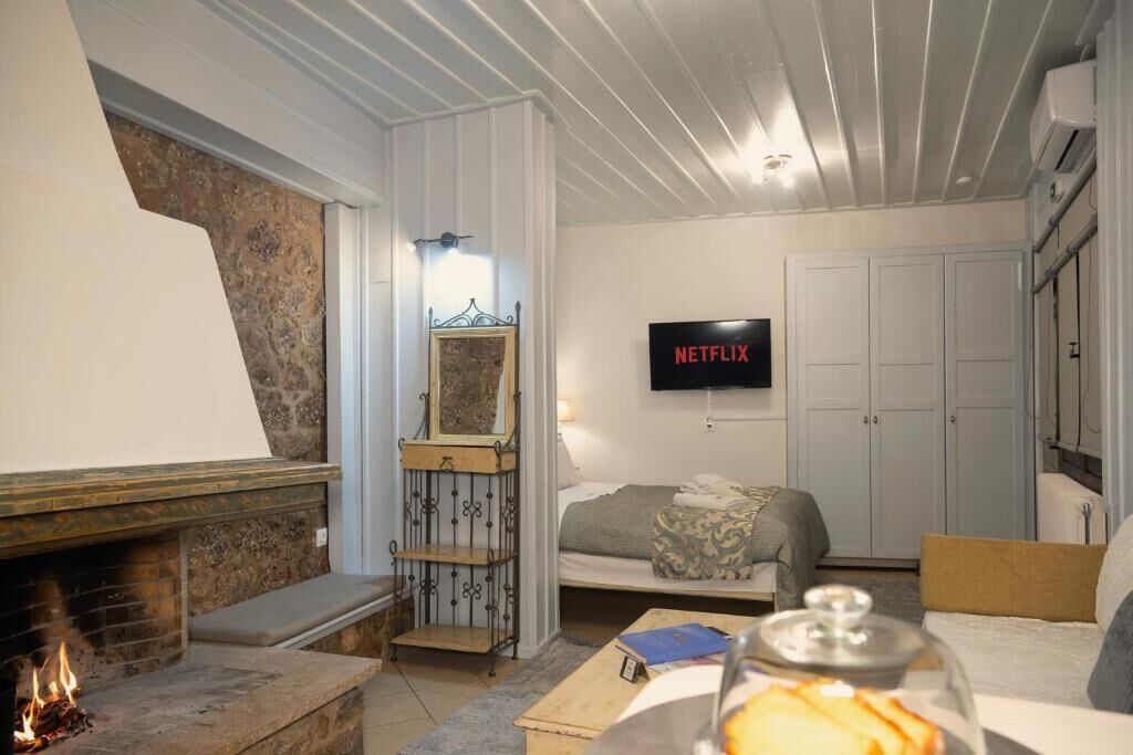 Standard Studio, Patio | Blackout drapes, soundproofing, iron/ironing board, free WiFi