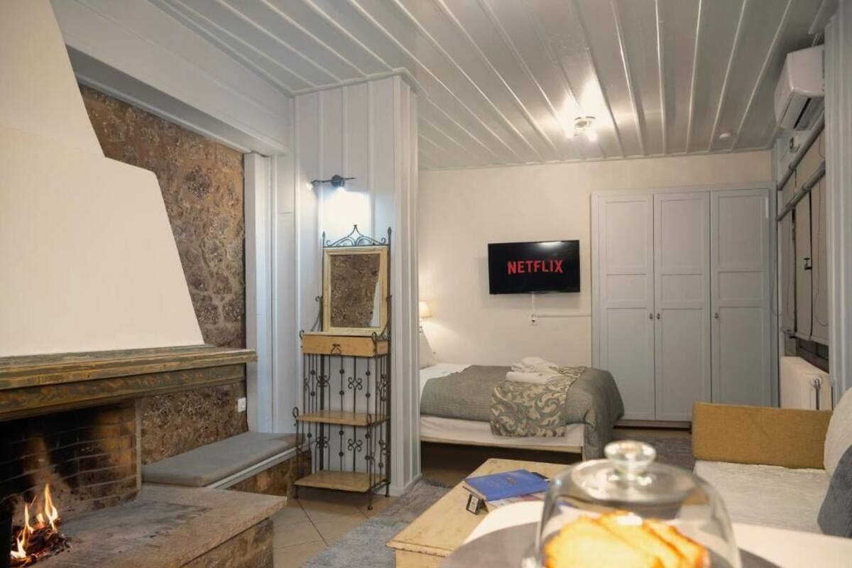 Standard Studio, Patio | Blackout drapes, soundproofing, iron/ironing board, free WiFi