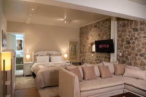Deluxe Studio, Patio | Blackout drapes, soundproofing, iron/ironing board, free WiFi - Ampolis (Arachova)