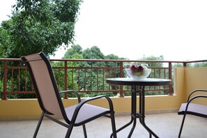 Property grounds - Holiday Home 'Ariadni's Maisonette' with Mountain View, Wi-Fi and Air Conditioning (Giofirakia)