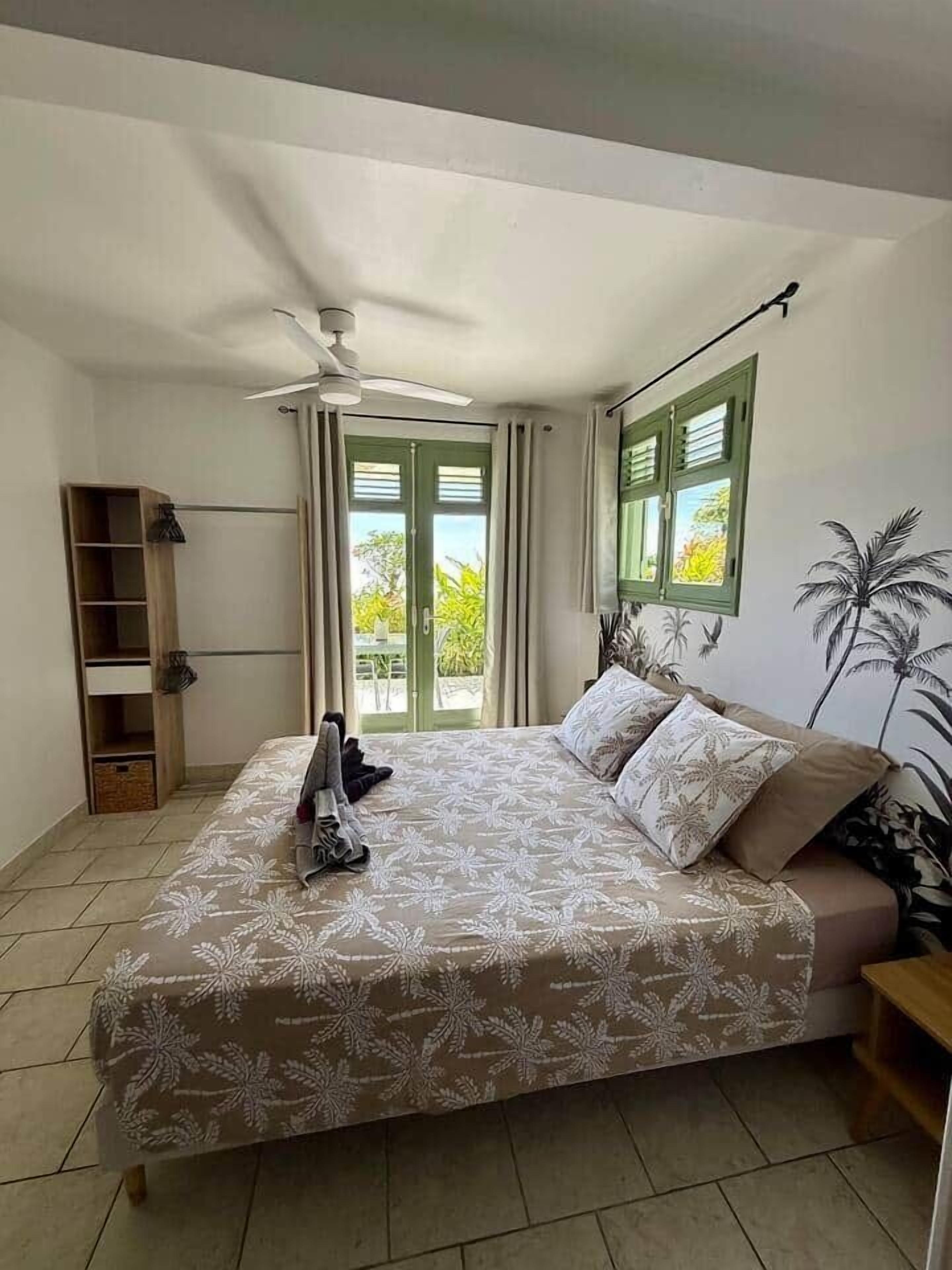 1 habitación, tabla de planchar con plancha, wifi gratis y ropa de cama 