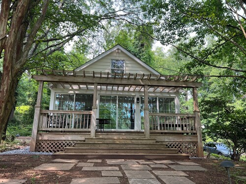Charming 3-bedroom house in Owings Mills with cozy vibes