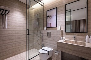 Family Apartment, Balcony | Bathroom | Shower, slippers, towels, soap - Locanda Homes by Jareed (Riyadh)