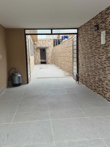 Complete and quiet studio apartment with garage, 3 minutes from the shopping mall. Privacy and security.