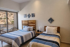 In-room safe, iron/ironing board, WiFi, bed sheets