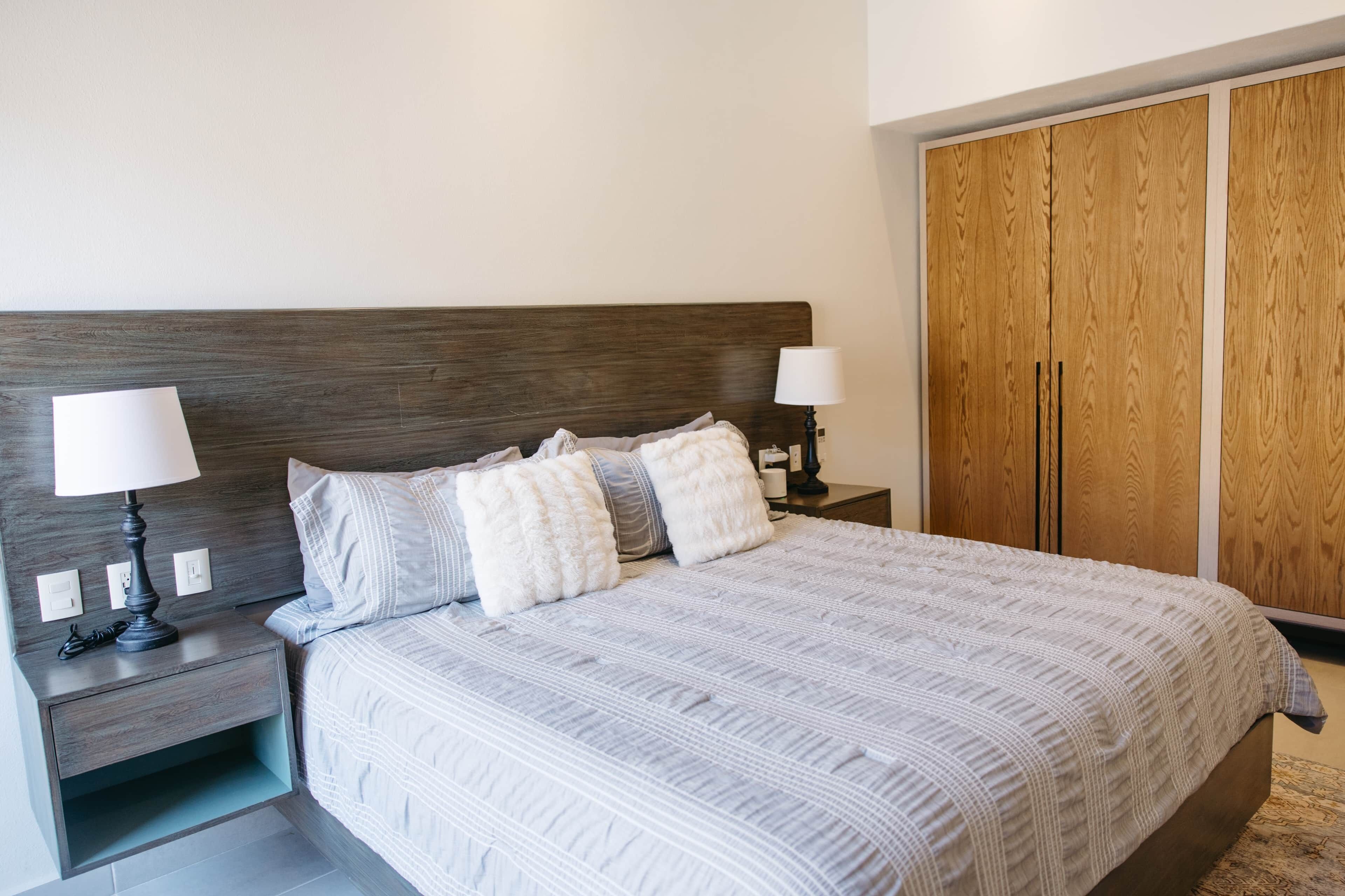 Iron/ironing board, WiFi, bed sheets, wheelchair access