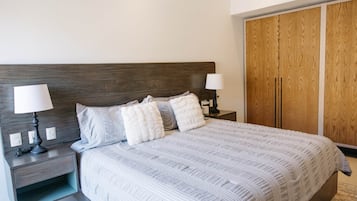 Iron/ironing board, WiFi, bed sheets, wheelchair access