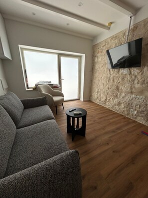 Living area - PORT CITY HAIFA-Urbanic Loft Next To German Colony (Haifa)