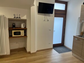 Interior - "Al Vicolo" New apartment in the heart of Intra (Intra)