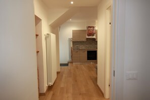 Interior - "Al Vicolo" New apartment in the heart of Intra (Intra)