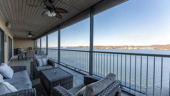 Terrace/patio - The Falls 118/4 Bdrm - Top Floor with WOW views! 2 pools/Tennis court/14x38 DOCK (Lake Ozark)