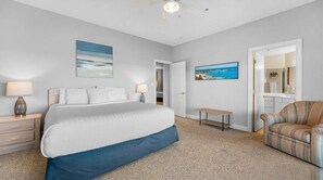 4 bedrooms, free WiFi, bed sheets - The Falls 118/4 Bdrm - Top Floor with WOW views! 2 pools/Tennis court/14x38 DOCK (Lake Ozark)