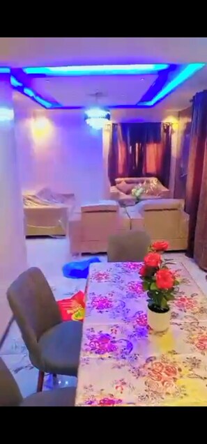 Dining - Magnificent furnished house with several bedrooms in Diamniadio (Diamniadio)