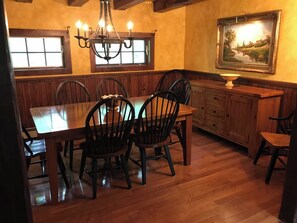 Dining - Maine Island Charm, 2 Miles to Hadley Pt Beach, Cafe, Coffee Shop & Winery. (Bar Harbor)