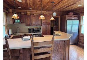 Private kitchen - Maine Island Charm, 2 Miles to Hadley Pt Beach, Cafe, Coffee Shop & Winery. (Bar Harbor)