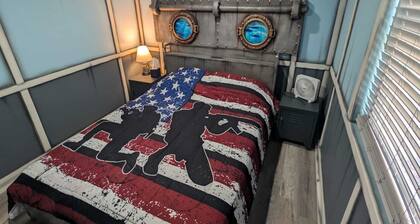 Military Escape w/ Soak Tub + Fire Pit/near Rt. 66-Whimsy Waypoint