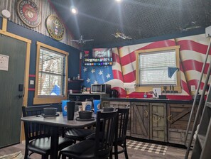 Dining - Military Escape w/ Soak Tub + Fire Pit/near Rt. 66-Whimsy Waypoint (Vinita)
