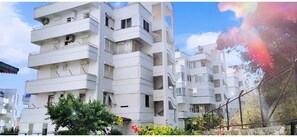 Exterior - Serene 3-bedroom apartment with olympic pool (Avsallar)