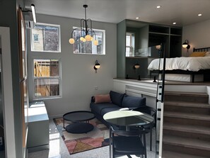 Iron/ironing board, WiFi, bed sheets - Private House in Little Italy, Downtown Toronto (Toronto)