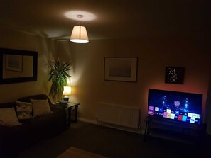 Living area - Spacious Portballintrae Apartment, Amazing Views. (Antrim)