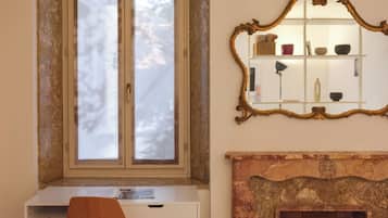 Superior Suite, Patio, Garden View | Interior