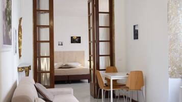 Superior Suite, Patio, Garden View | Down comforters, memory foam beds, free WiFi, bed sheets