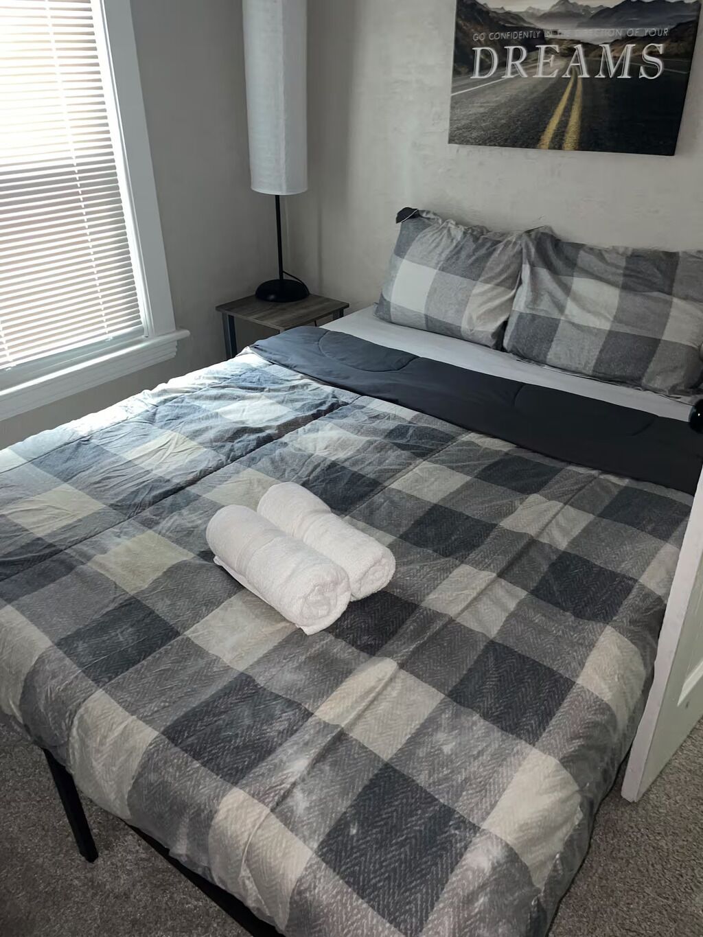 3 bedrooms, iron/ironing board, internet, bed sheets