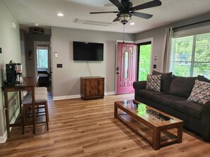 Living area - 3-bedroom house in Town of Brownsburg. Close to Shopping, Restaurants, Parks. (Brownsburg)