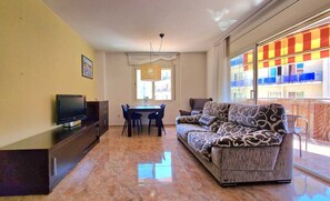Smart TV - Comfortable 2-Bedroom Apartment in Lloret de Mar,Wi-Fi,15 min walk to the beach (Lloret de Mar)