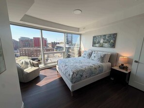 Iron/ironing board, WiFi, bed sheets - 2 BR and 2 Bath downtown with panoramic view of city! (Halifax)