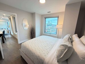 Iron/ironing board, travel cot, WiFi, bed sheets - Downtown Waterview, 2 BR/2 Bath with 6 appliances (Halifax)