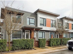 Exterior - Short Walk to Everything and Quick Transit to Downtown Vancouver (Port Moody)