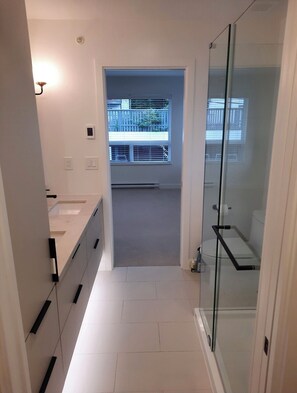 Interior - Short Walk to Everything and Quick Transit to Downtown Vancouver (Port Moody)