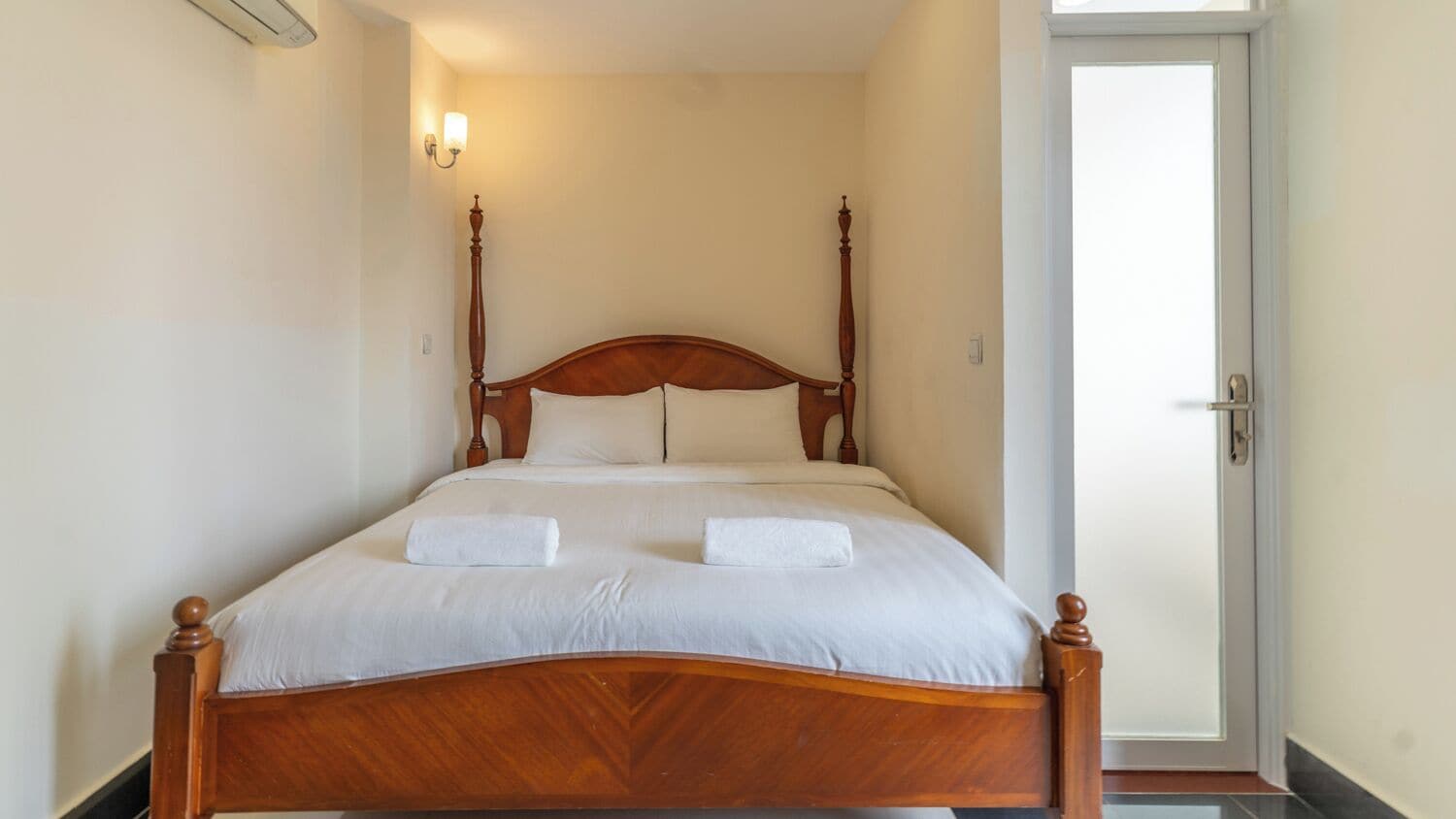 Family Triple Room | Soundproofing, iron/ironing board, WiFi (free), bed sheets