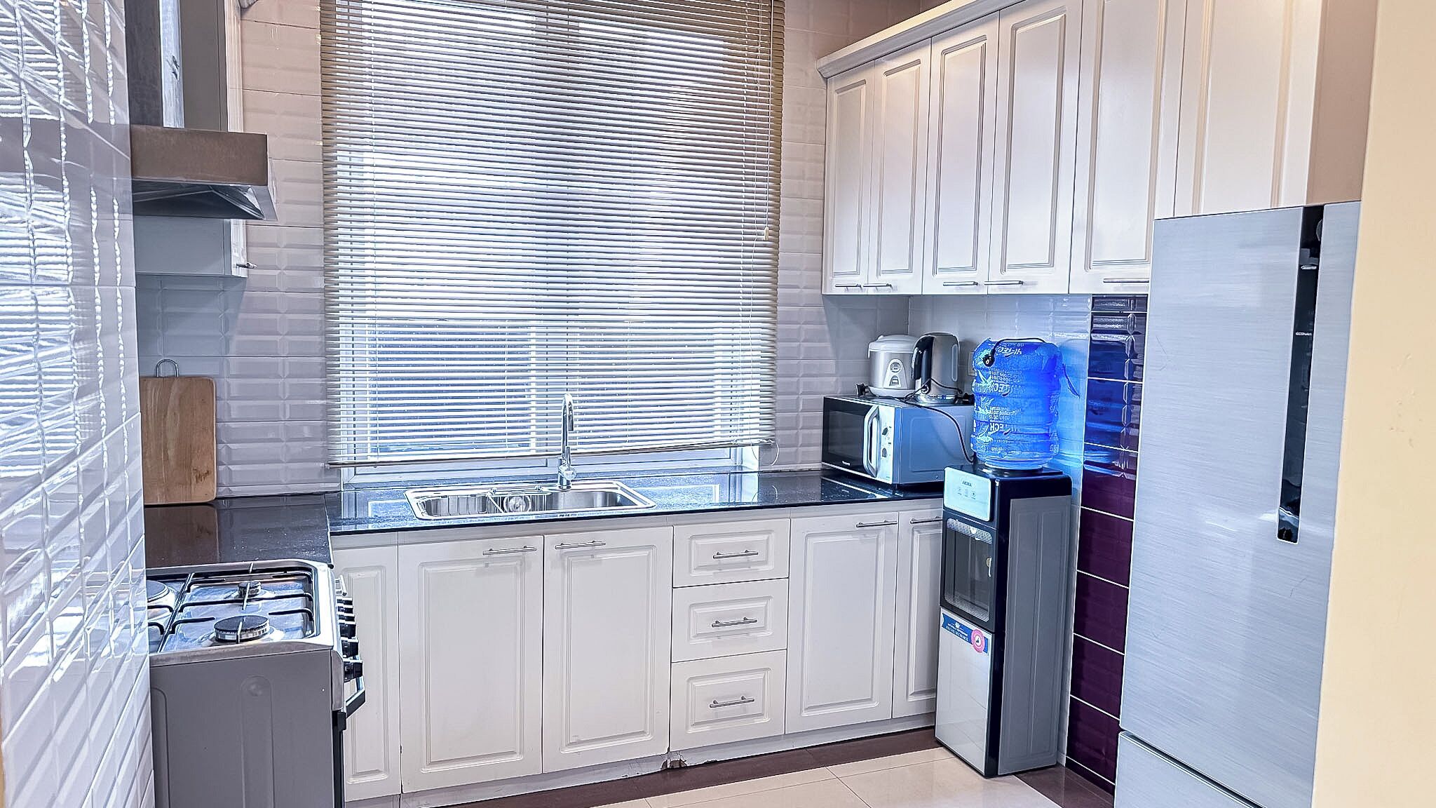 Basic Triple Room | Private kitchenette | Fridge, microwave, stovetop, dishwasher