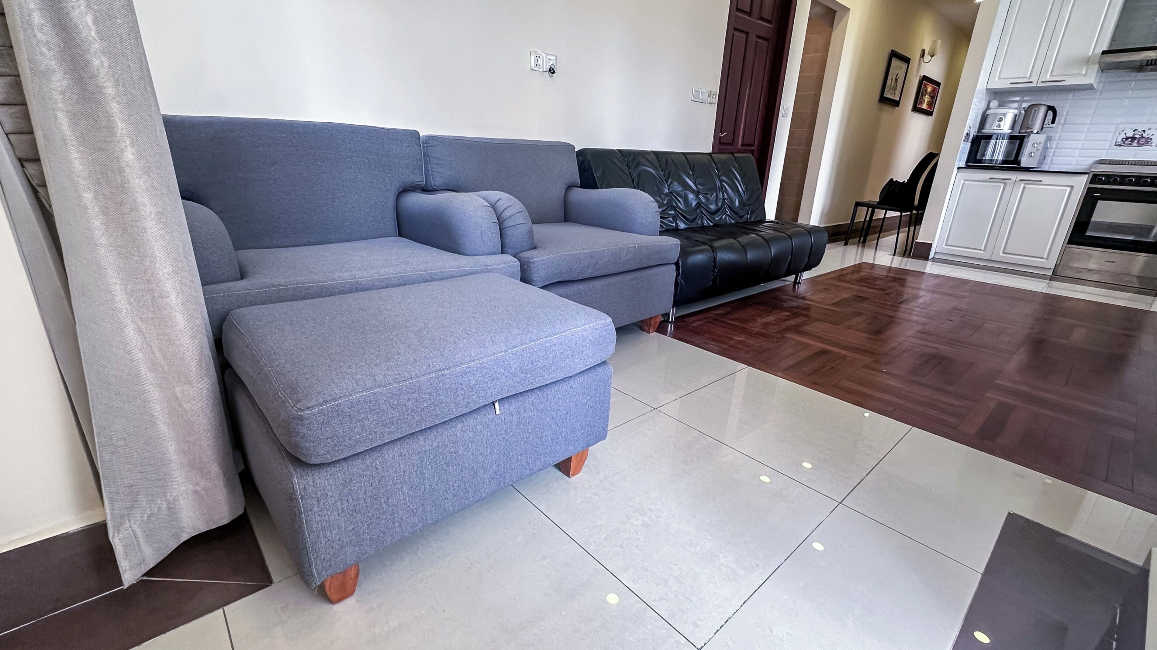 Double Room, City View | Living room