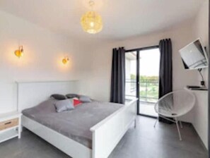4 bedrooms, desk, iron/ironing board, WiFi (free) - Villa 175m2 - 8 pers - Saint-Cyprien / Pinarello (Zonza)