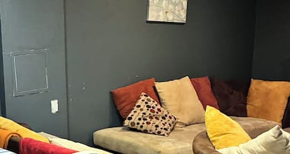 Pleasant 2-bedroom bed & breakfast in charming Hyattsville