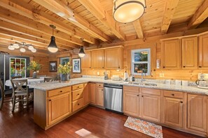 Private kitchen - Bryson City Cabin, Game Loft, Hot Tub, Fire Pit (Bryson City)