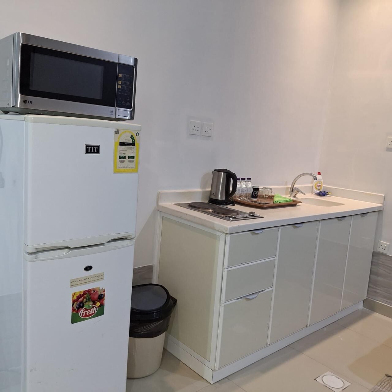 Suite Deluxe, vista a la ciudad | Cocina privada | Frigobar y microondas 